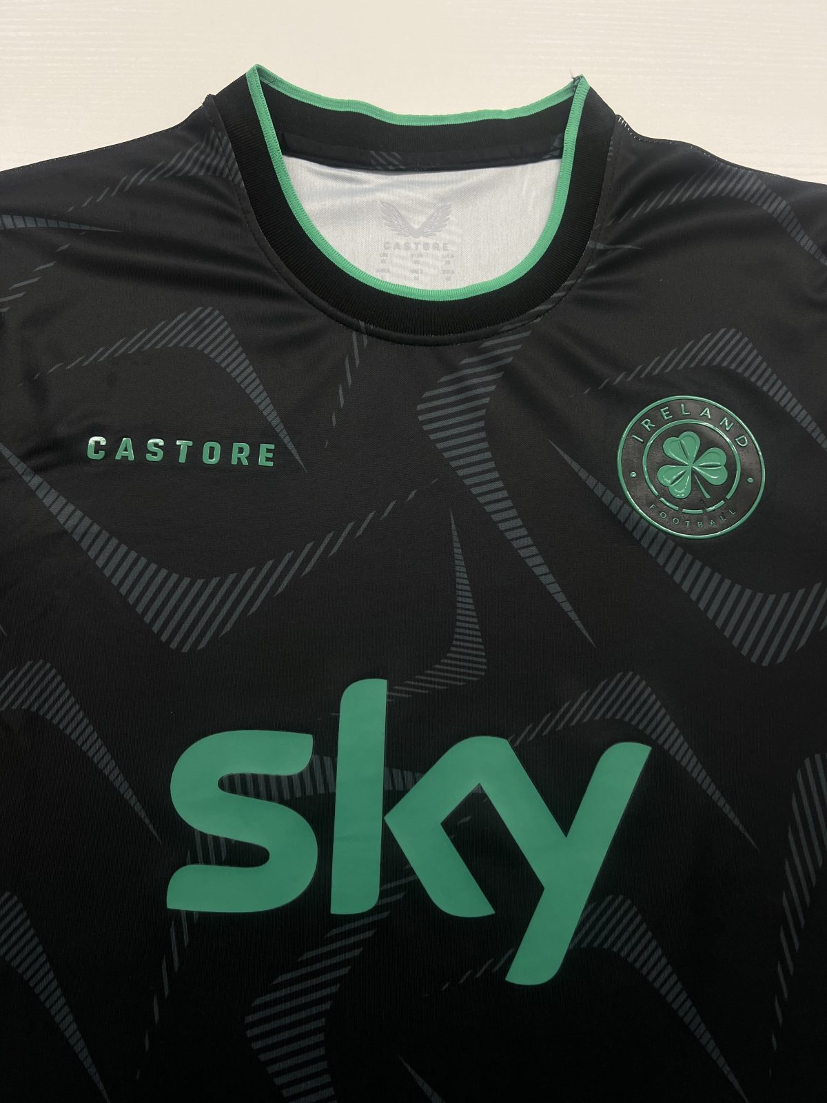 Ireland national team away 26-27 - Image 3